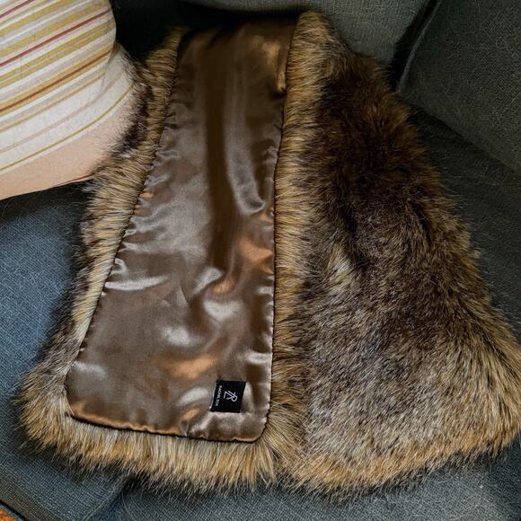 Rachel Zoe Dramatic Faux Fur Collar Pull Through Scarf Satin Lined Quiet Luxury - Picture 5 of 7